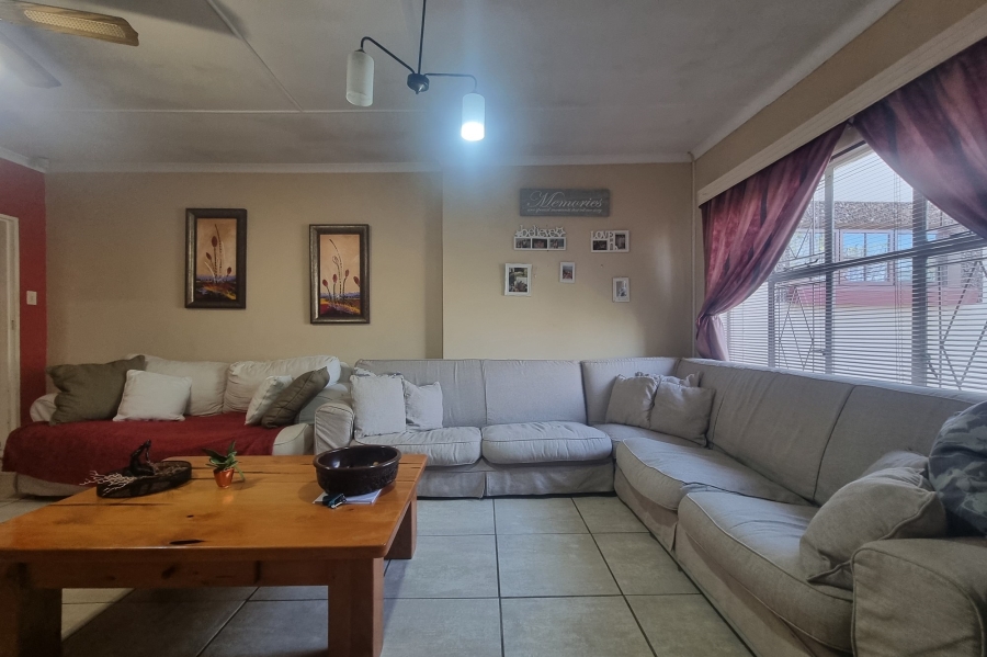 5 Bedroom Property for Sale in Humansdorp Eastern Cape